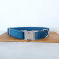 Detailed view of the heavy-duty, rust-resistant metal hardware on the FurryFable velvet leash